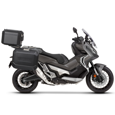 Kompletná sada čiernych hliníkových kufrov SHAD TERRA BLACK , 48 litrov vrchný kufor, 47/47 litrov bočné kufre, vrátane montážnej sady a platni SHAD HONDA X-ADV 750