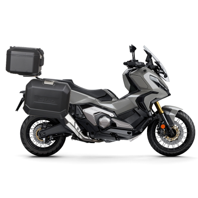 Kompletná sada čiernych hliníkových kufrov SHAD TERRA BLACK , 37 litrov vrchný kufor, 36/36 litrov bočné kufre, vrátane montážnej sady a platni SHAD HONDA X-ADV 750