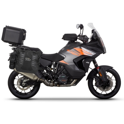 Kompletná sada sedlových brašní SHAD TERRA TR40 adventure a hliníkového kufra SHAD TERRA BLACK 55L, vrátane montážnej sady SHAD KTM Super Adventure 1290 (R, S)